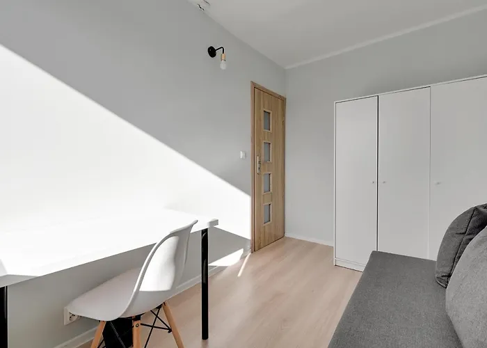 Zaspa - Near To Sea And Public Transport Pensionat *